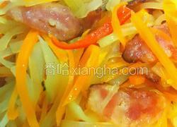 腊肠炒双丝(莴笋和胡萝卜)