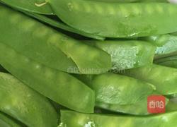 荷兰豆炒腊肠的做法图解1