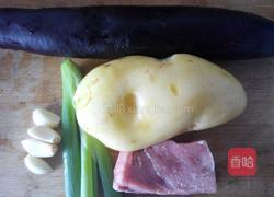 茄子炖土豆的做法图解1