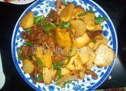 青椒凉薯炒新疆熏马肉