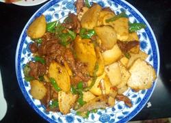 青椒凉薯炒新疆熏马肉