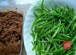 青椒炒肉丝的做法图解1