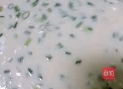 鸡蛋葱花饼。的做法图解1