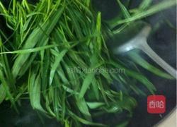 猪皮炒空心菜的做法图解3