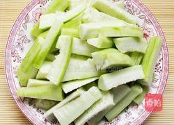 丝瓜炒鸡蛋的做法图解1