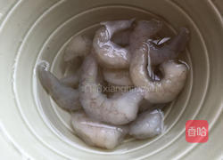 虾仁牛肉炒饭的做法图解2