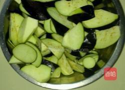 美人椒干烧茄子的做法图解1