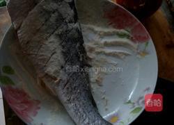 红烧鲈鱼的做法图解1