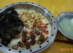 红枣枸杞木耳鸡肉蒸饭
