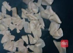 酸菜胡萝卜炒魔芋的做法图解2