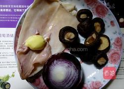 香菇洋葱玉米炒干鱿鱼的做法图解3