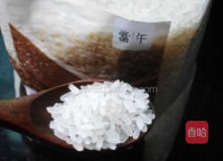 蛋炒饭也能五彩缤纷的做法图解1
