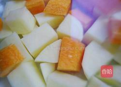 土豆红萝卜鱼蛋鸡翅咖喱的做法图解2