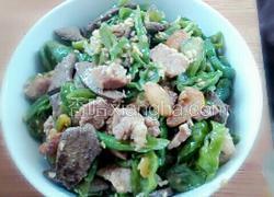 辣椒炒猪肉和猪肝