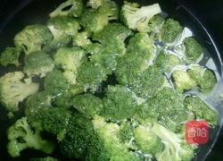 西兰花炒番茄的做法图解3