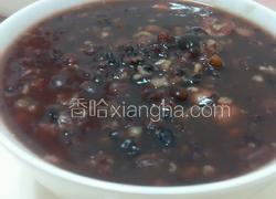 补血养颜黑米杂粮粥
