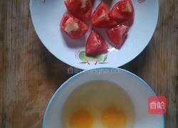 西红柿炒鸡蛋的做法图解1