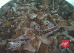 东北蘑菇大辣椒肉饺子的做法图解2