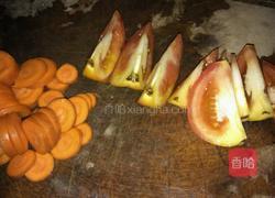 胡萝卜柿子土豆片的做法图解1