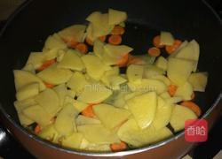 胡萝卜柿子土豆片的做法图解5
