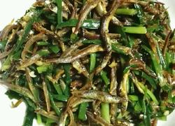 韭菜拌银鱼干