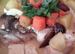 鱼头香菇豆腐蔬菜肉汤