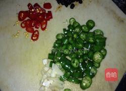双椒豉香空心菜梗的做法图解3
