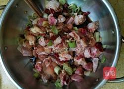 冰糖雪梨烧鸡块的做法图解1
