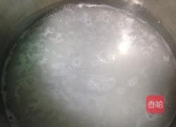 皮蛋瘦肉粥的做法图解3