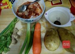 土豆烧鸡腿的做法图解1
