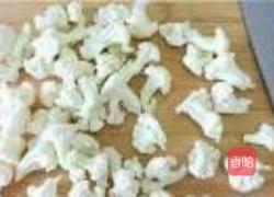 番茄炒菜花的做法图解1