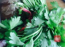 芹菜苗炒肉丝的做法图解1