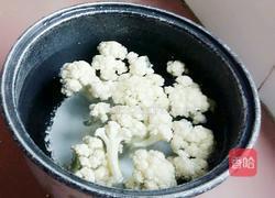 甜椒炒花菜的做法图解3