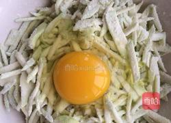 丝瓜鸡蛋饼的做法图解2