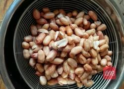 水煮花生米的做法图解1
