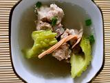 脊骨鱿鱼苦瓜汤