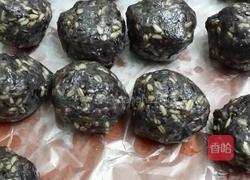 蛋黄莲蓉和五谷杂粮月饼的做法图解5
