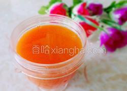 榨胡萝卜蜂蜜汁
