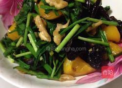 新鲜核桃仁炒韭菜的做法图解6