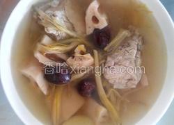 鲜藕黄花菜龙骨汤