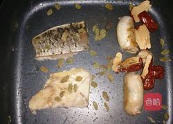 穆氏煎鱼肉泥膘肠（搭剔骨胡椒鱼排）的做法图解9