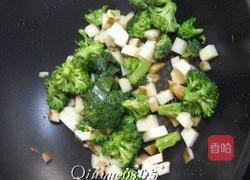 西兰花芝香阿胶浓汤的做法图解5