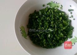 韭菜鸡蛋饼的做法图解1