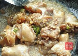 板栗蟹味菇烩鸡腿的做法图解5