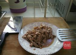平菇炒肉的做法图解3