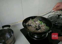 平菇炒肉的做法图解4