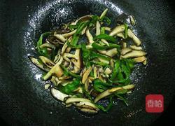三丝会首(肉、香菇、青椒)的做法图解12