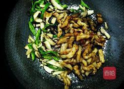 三丝会首(肉、香菇、青椒)的做法图解13