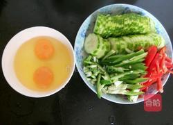 西红柿黄瓜炒鸡蛋的做法图解4