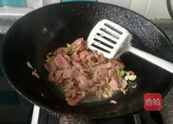 肉片炒蒜黄的做法图解2